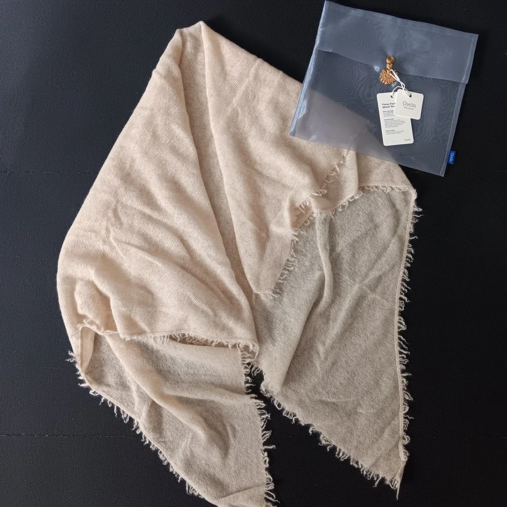 OVCIO 100% Cashmere Cloudpuff Wrap Scarf Heavenly Soft Beige New, BOX IS DAMAGED